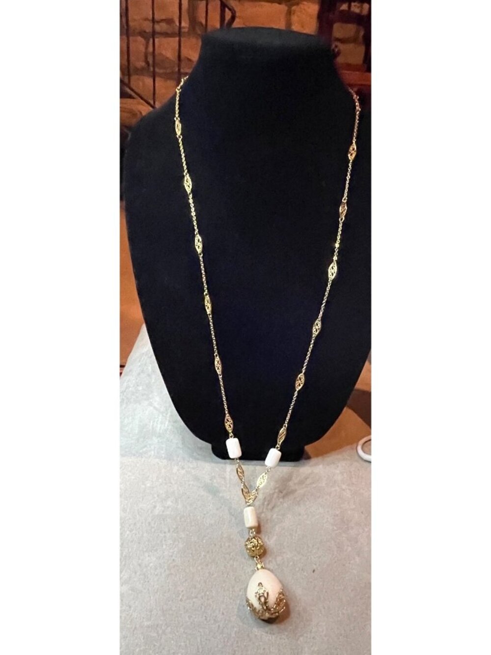 Vintage 70s CI AVON Gold Tone Faux Ivory Drop Bead Necklace "Ivory Elegance" Col